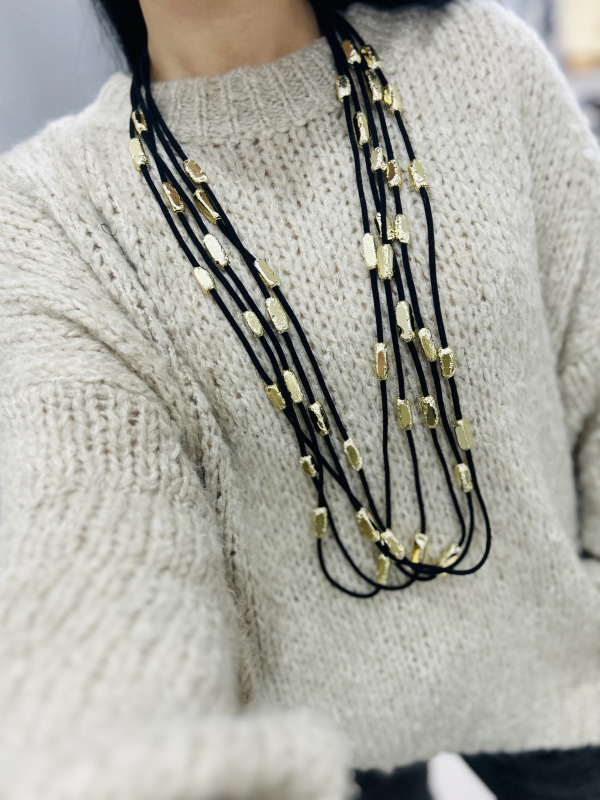 čierno-zlatý náhrdelník