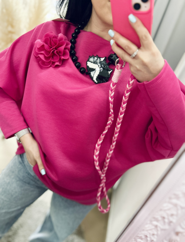 Cyklaménový top s brošňou