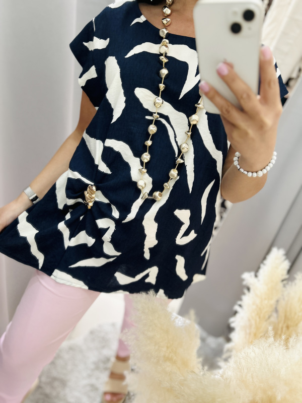 Vzorovaný top so zlatou aplikáciou 8