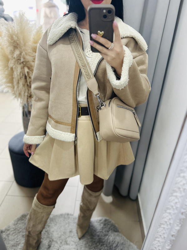 Svetrík s háčkovanou aplikáciou 2