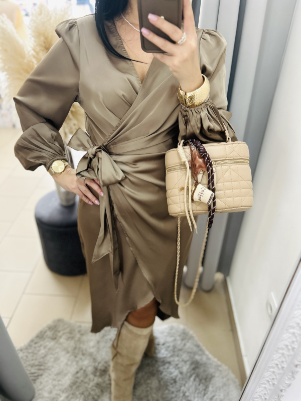 Zavinovacie spoločenské šaty