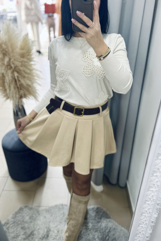 Svetrík s háčkovanou aplikáciou 1