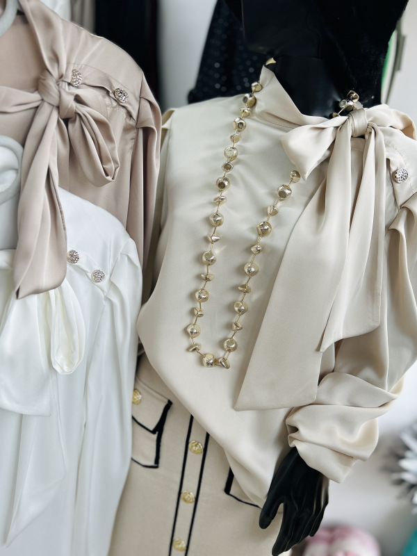 Elegantná blúzka s viazaním