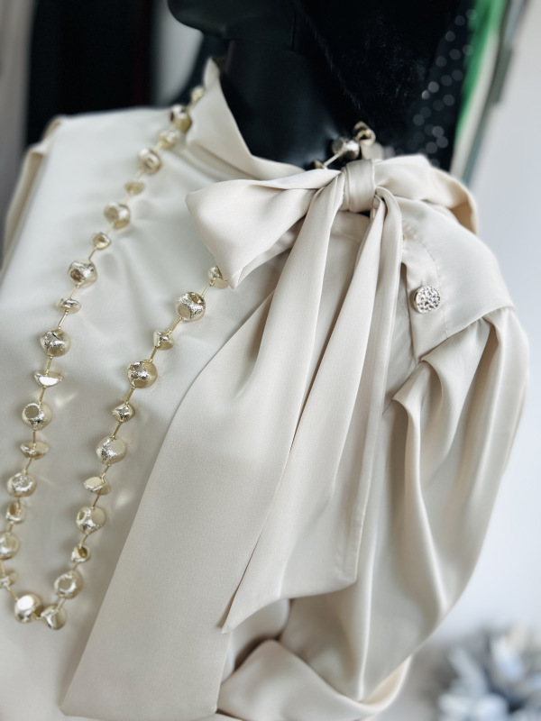 Elegantná blúzka s viazaním 3