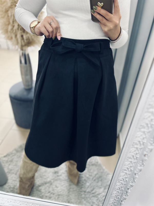 Semišová čierna sukňa