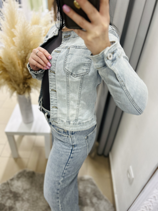 Svetlá rifľová bundička bez goliera 5