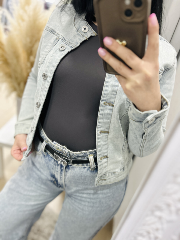 Svetlá rifľová bundička bez goliera 6