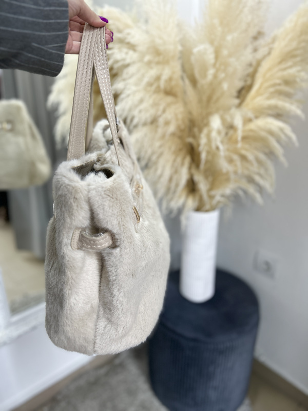 Béžová kabelka s kožušinkou 5