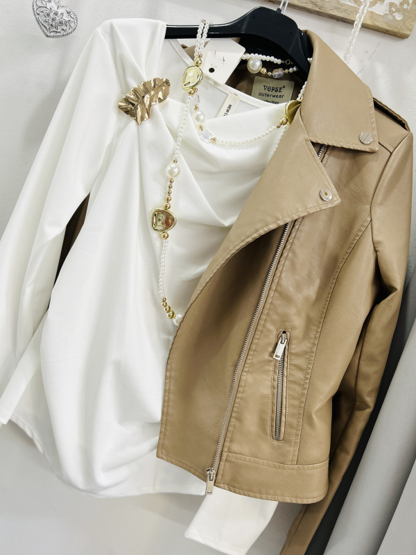 Elastický top s brošňou 3