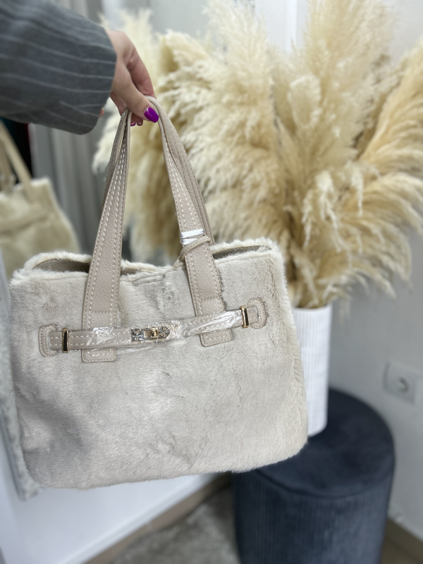 Béžová kabelka s kožušinkou 4