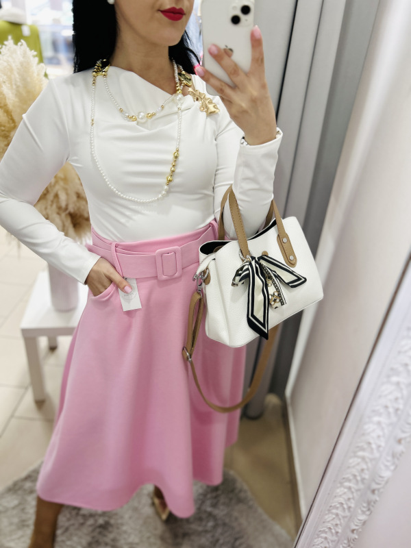 Elastický top s brošňou 8