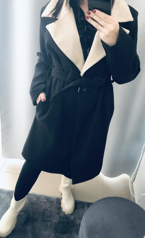 Čierno-béžový kabát