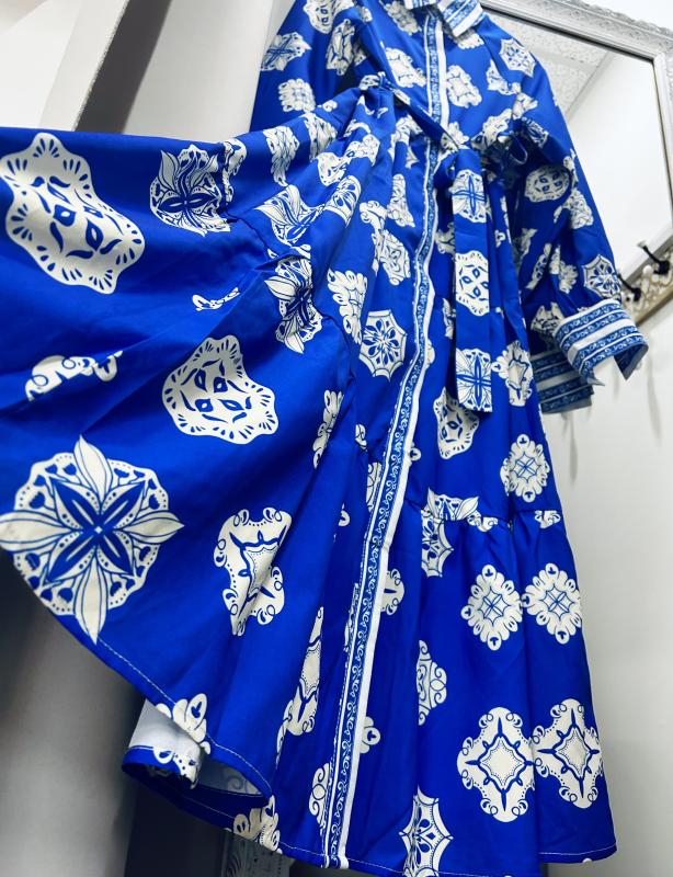 Midi šaty v kráľovskej modrej farbe