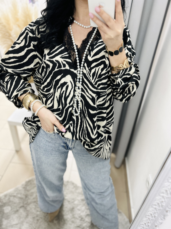 Vzorovaná blúzka s čipkou 10