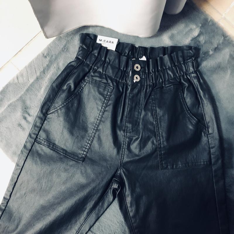 Koženkové nohavice v čiernej farbe