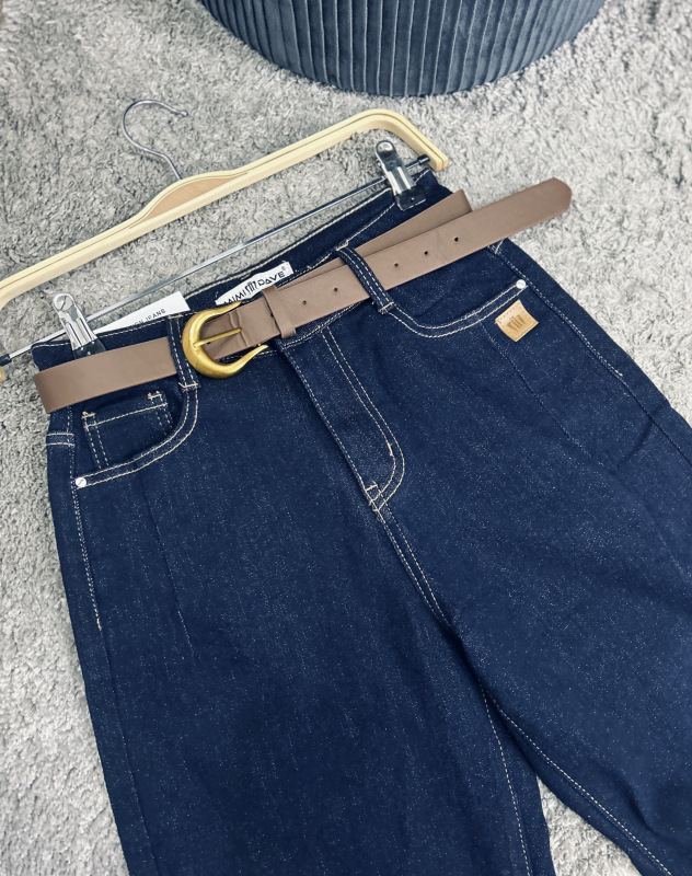 Tmavé mom fit rifle s opaskom