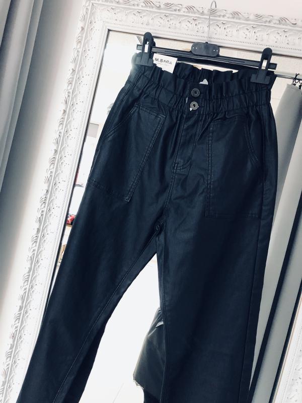 Koženkové nohavice v čiernej farbe