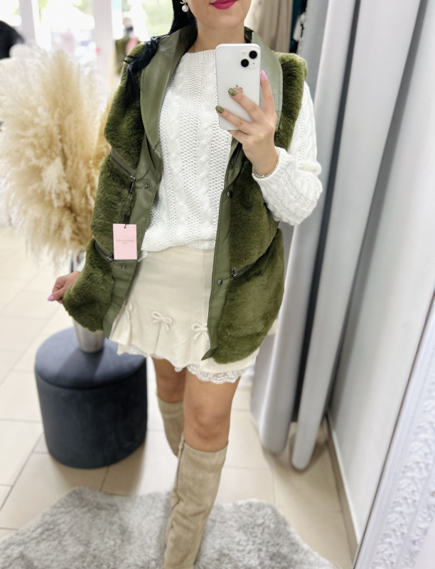 Biely svetrík 4