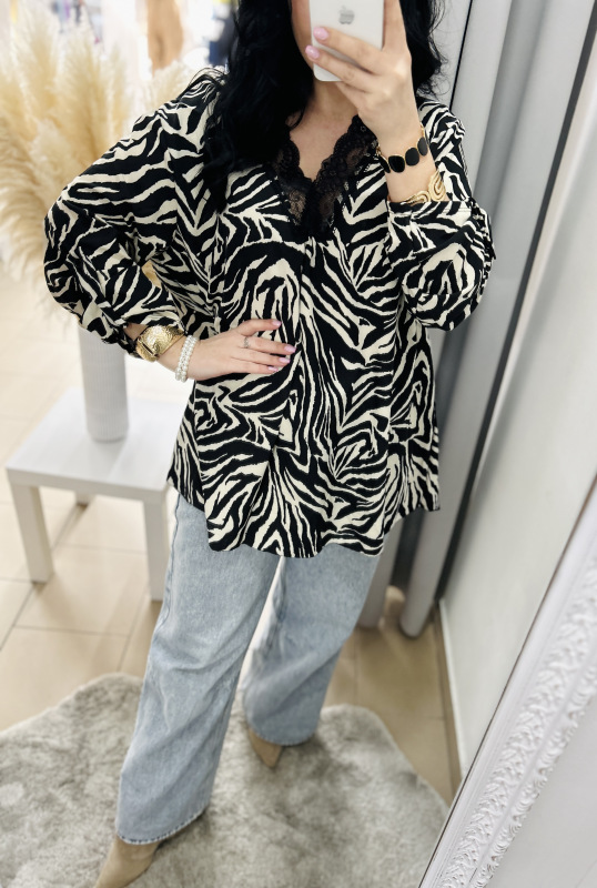 Vzorovaná blúzka s čipkou 8