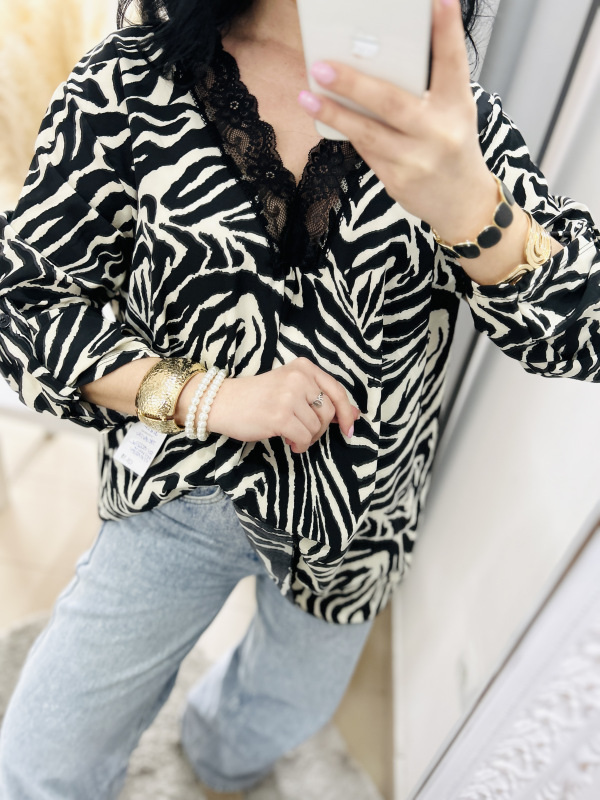 Vzorovaná blúzka s čipkou 3