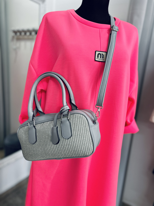 Šaty v žiarivej ružovej farbe 5