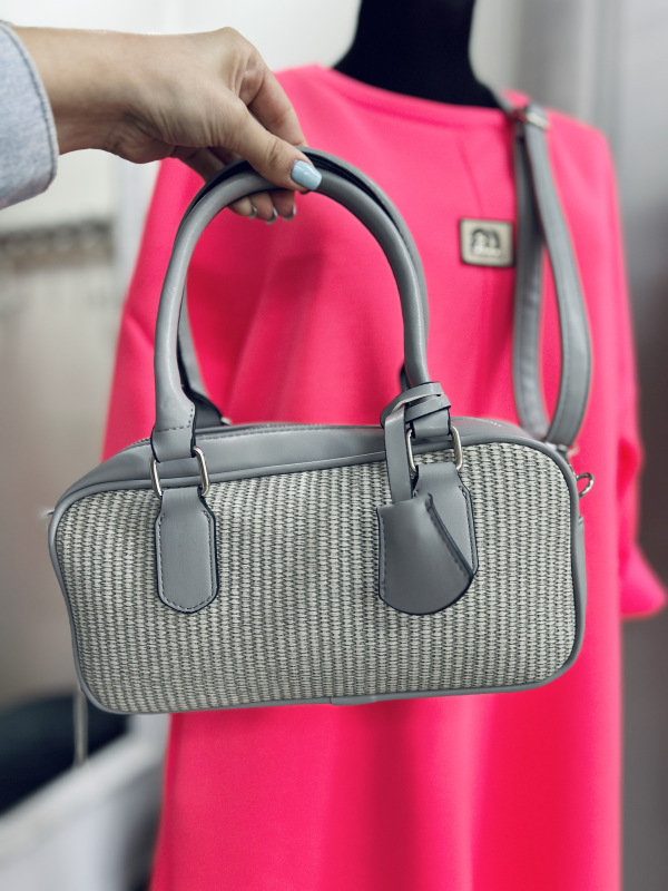 Šaty v žiarivej ružovej farbe 4