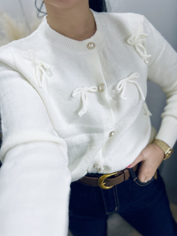 Svetrík s mašličkami 4