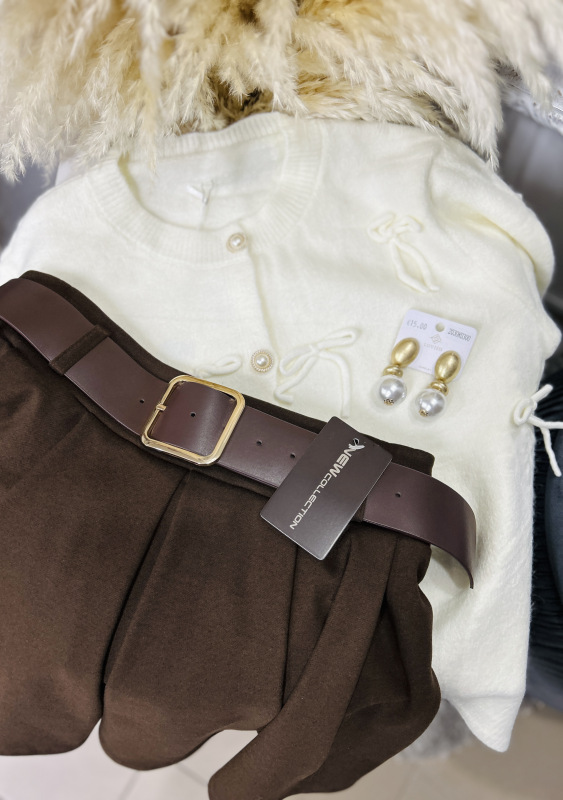 Svetrík s mašličkami 11