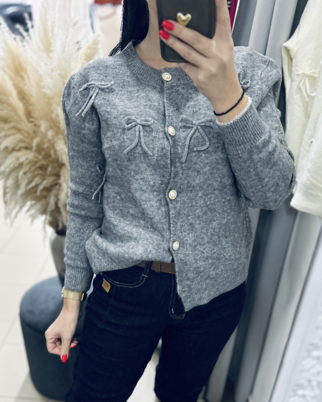 Svetrík s mašličkami 7