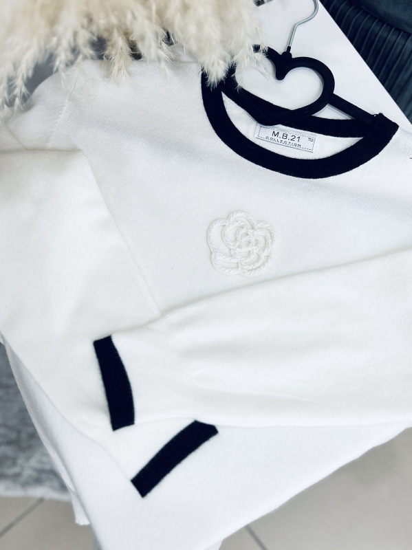 Jemný svetrík so zdobením 2