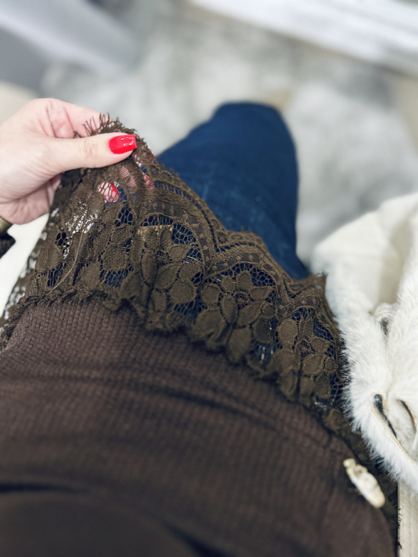 Svetrík s krajkou 8